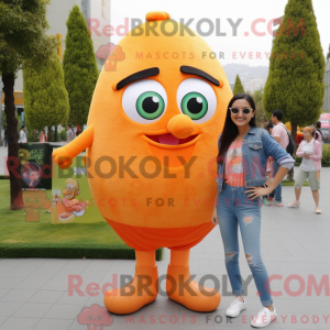 Postava maskota oranžového...