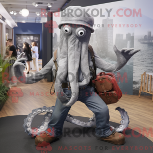 Maskot karakter af en grå...