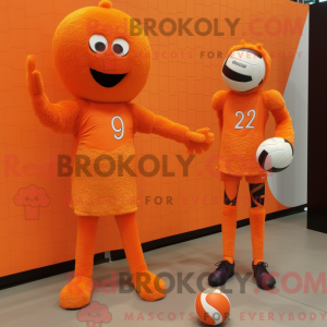 Maskotfigur af et orange...