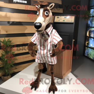 Característica de máscara de um ocapi com uma máscara de knapper e belter - Mascotes Okapi - REBROKO_372844 - RedBrokoly.com