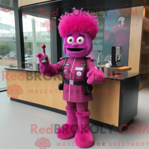 Maskotfigur af en magenta...