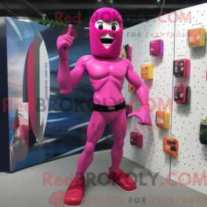 Maskotfigur af en magenta...