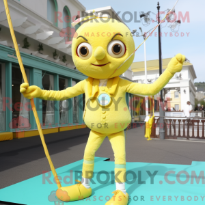 Maskotfigur af en citrongul...
