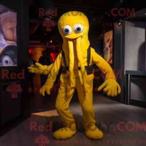 Maskot karakter af en gul...