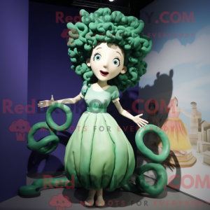 Mascota de Medusa vestida...
