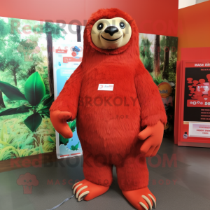 Red Giant Sloth maskot...