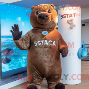 Personagem de máscara de...