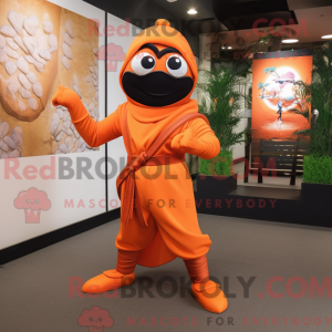 Maskotkarakter af en orange...