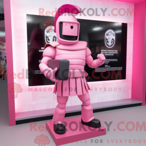 Postava maskota růžového...