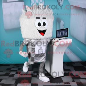 Maskot karakter af en sølv...