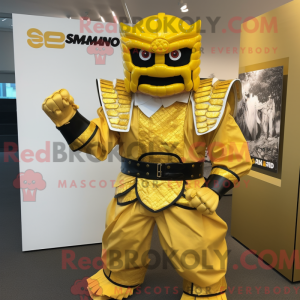 Maskotfigur af en gul...