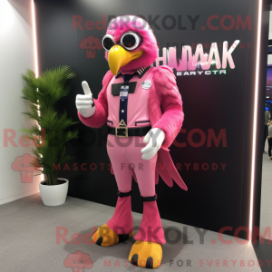 Maskotfigur af en Pink Hawk...