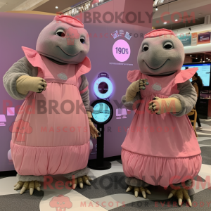 Maskotkarakter av en Pink...