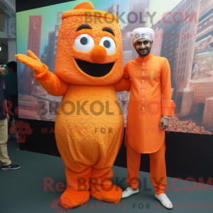 Maskotkarakter af en orange...