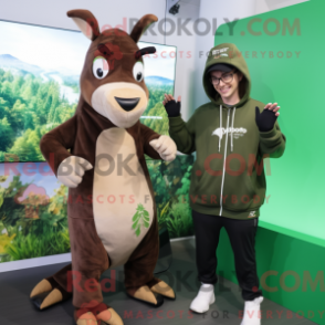 Característica da máscara de Olive Okapi é usada com proteção e fecho - Mascotes Okapi - REBROKO_379893 - RedBrokoly.com