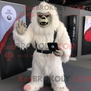 Personagem de máscara do Sasquatch Branco é usado com encobrimento e gansos - Mascotes Sasquatch - RedBrokoly.com