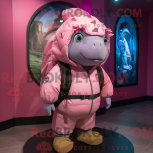 Personagem de máscara de...