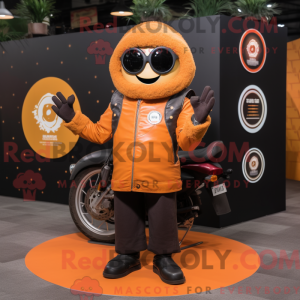 Maskotkarakter af en orange...