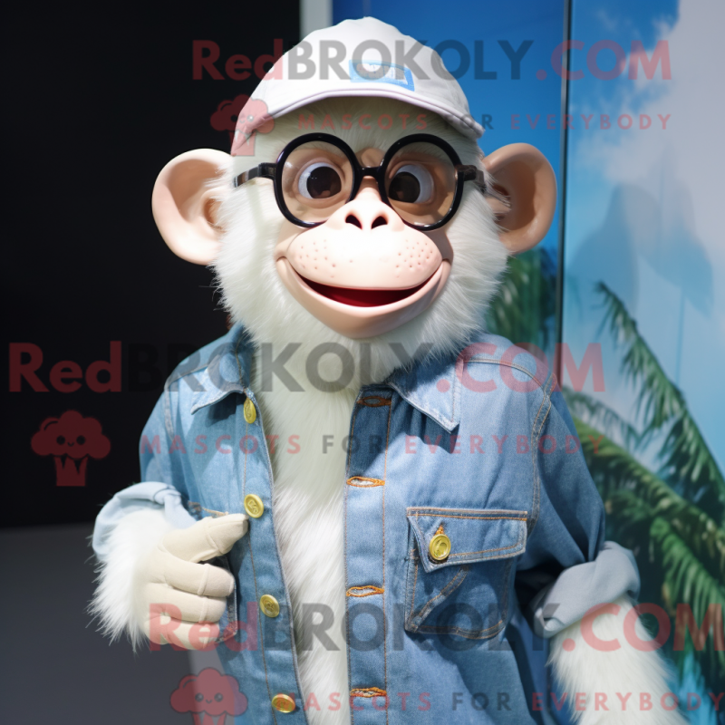 Personaje mascota de un mono blanco vestido con pantalones cortos