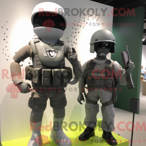 Maskotfigur af en grå...