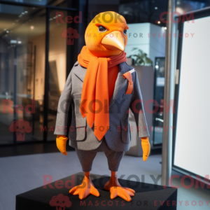 Maskotkarakter af en orange...