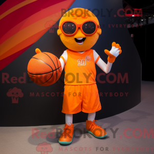 Maskotfigur af en orange...