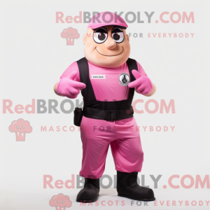 Maskotkarakter av en rosa...