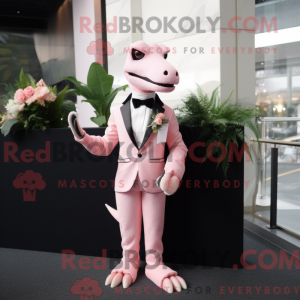 Maskotkarakter av en rosa...