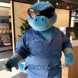 Maskotfigur av en blå...