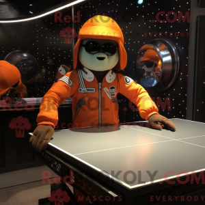 Maskotfigur af et orange...