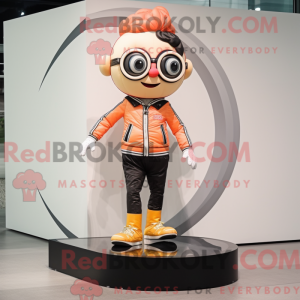 Maskotfigur af en Peach...