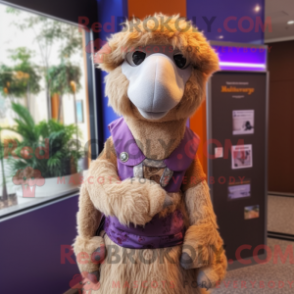 Mascote de camelo lavanda com macacão e cintos - Mascotes de camelo - REBROKO_383892 - RedBrokoly.com