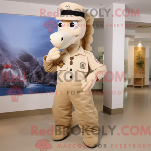 Maskotkarakter af en beige...