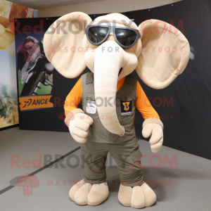 Tan Elephant maskot kostume...