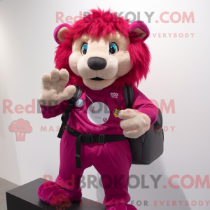 Maskotfigur af en magenta...