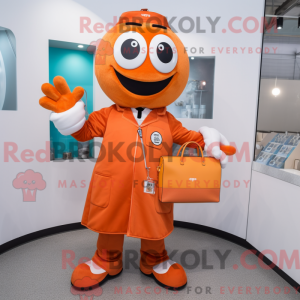 Postava maskota oranžového...