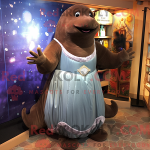 Personagem de máscara de...