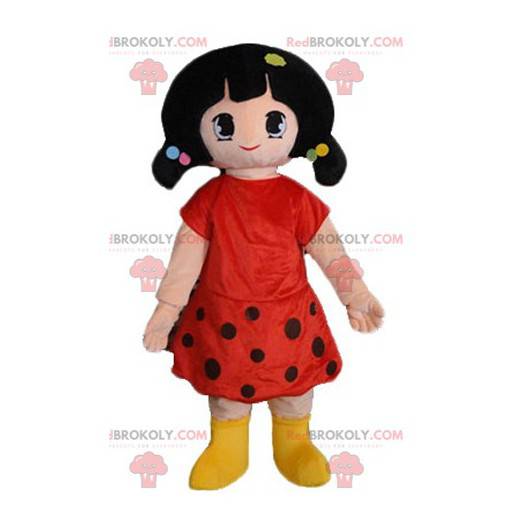 Menina morena mascote vestida com um vestido vermelho com