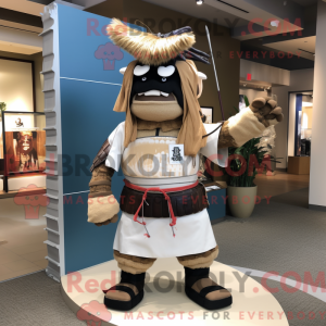 Postava maskota Tan Samurai...