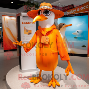 Postava maskota oranžového...