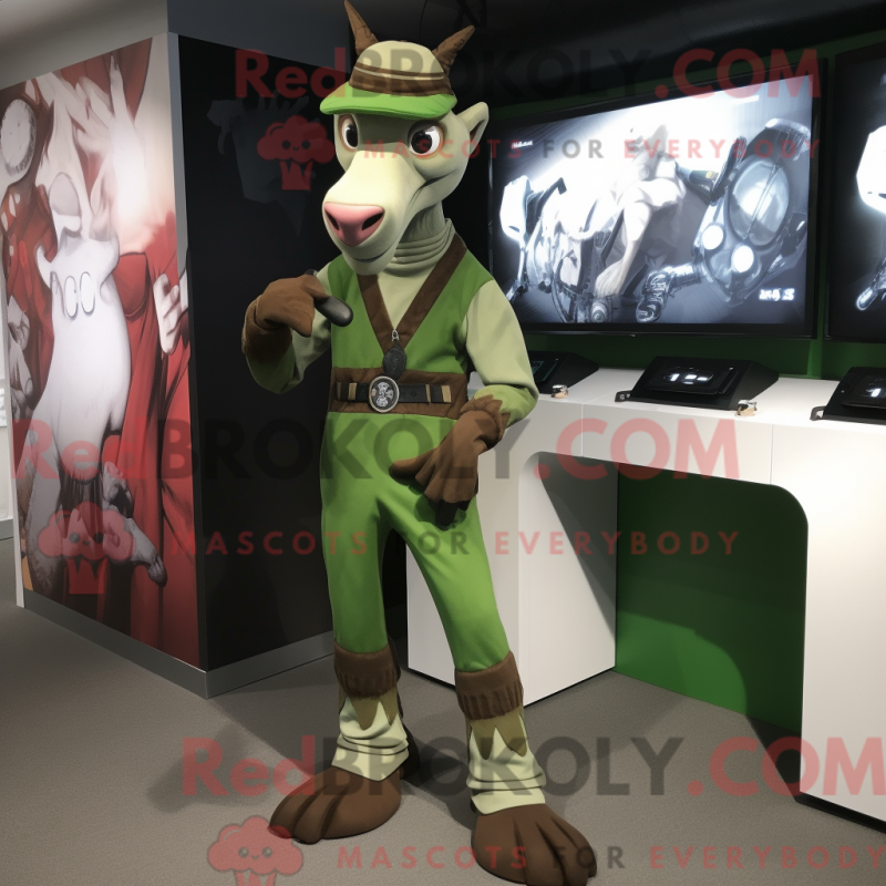 Máscara de ocapi verde com macacão e roupa - Mascotes Okapi - REBROKO_389434 - RedBrokoly.com