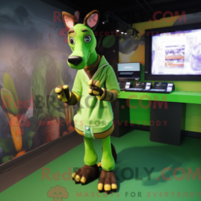 Máscara de ocapi verde com macacão e roupa - Mascotes Okapi - REBROKO_389436 - RedBrokoly.com