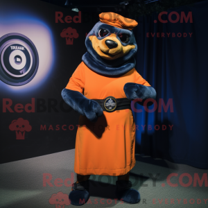 Postava maskota Orange Navy...