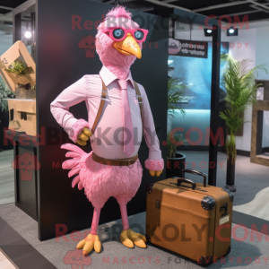 Maskotkarakter av en rosa...