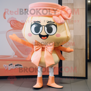 Peach Ramen maskot kostume...