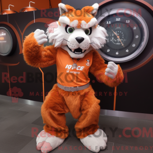 Maskotkarakter af en orange...
