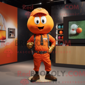 Maskotkarakter af en orange...