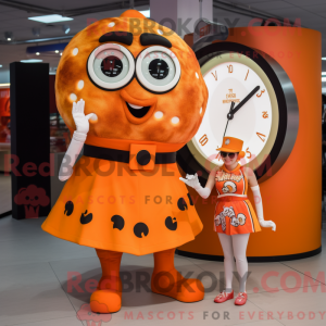 Maskotkarakter af en orange...