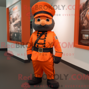 Maskotkarakter af en orange...