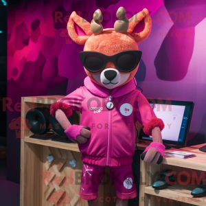 Maskotfigur av en magenta...
